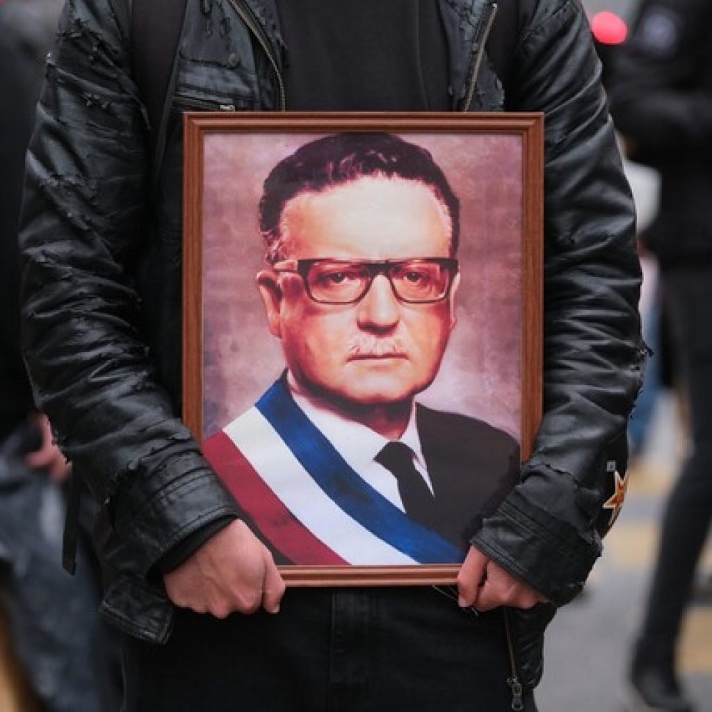 Agrupaciones de DD.HH marchan en tradicional romería al Cementerio General