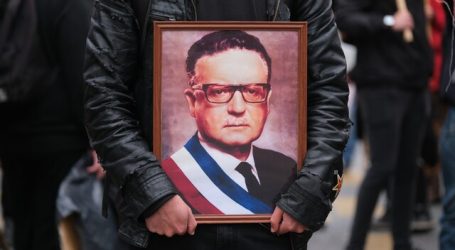 Agrupaciones de DD.HH marchan en tradicional romería al Cementerio General