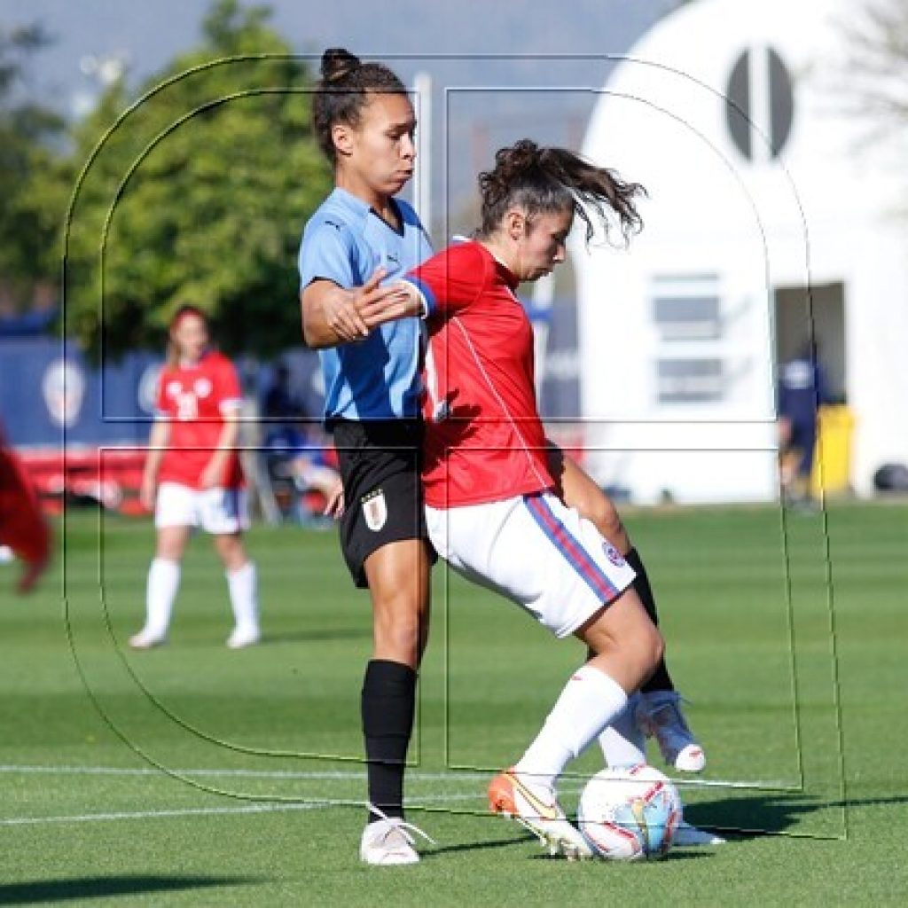 La “Roja” femenina se impuso por la cuenta mínima ante Uruguay