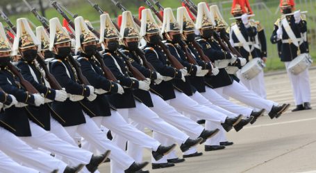 Rinden homenaje a funcionarios y víctimas de la pandemia en la Parada Militar