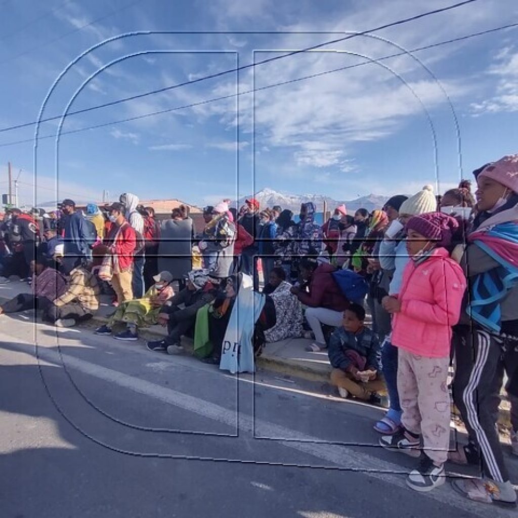 Cientos de migrantes a la espera en Colchane para ser trasladados a Iquique