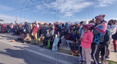 Cientos de migrantes a la espera en Colchane para ser trasladados a Iquique