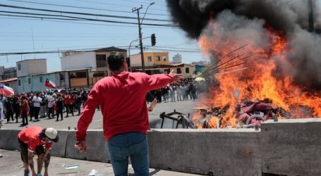 Crisis migratoria: Queman carpas de inmigrantes durante marcha en Iquique