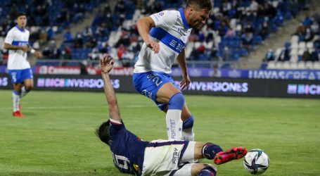 U. Católica goleó a Melipilla y sigue peleando en la parte alta de la tabla