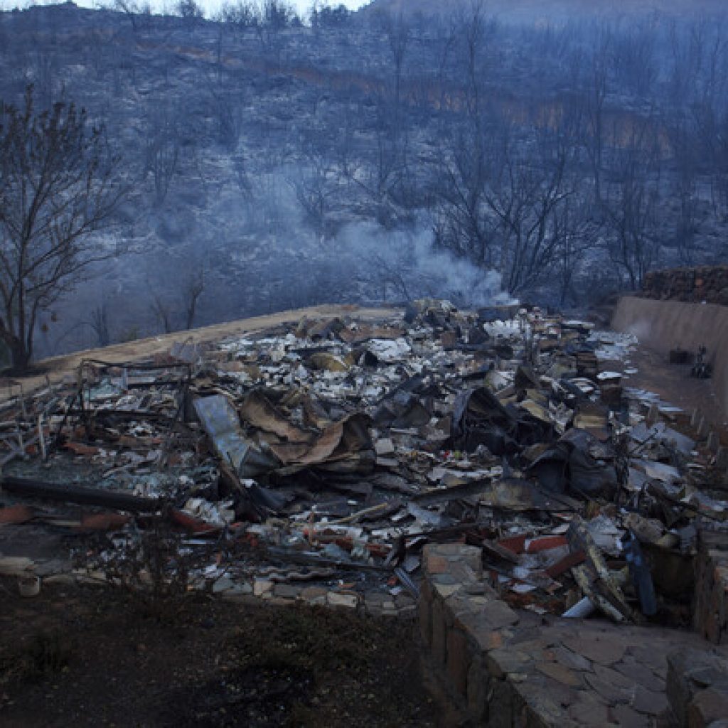 Se mantiene Alerta Roja para la comuna de Tiltil por incendio forestal activo