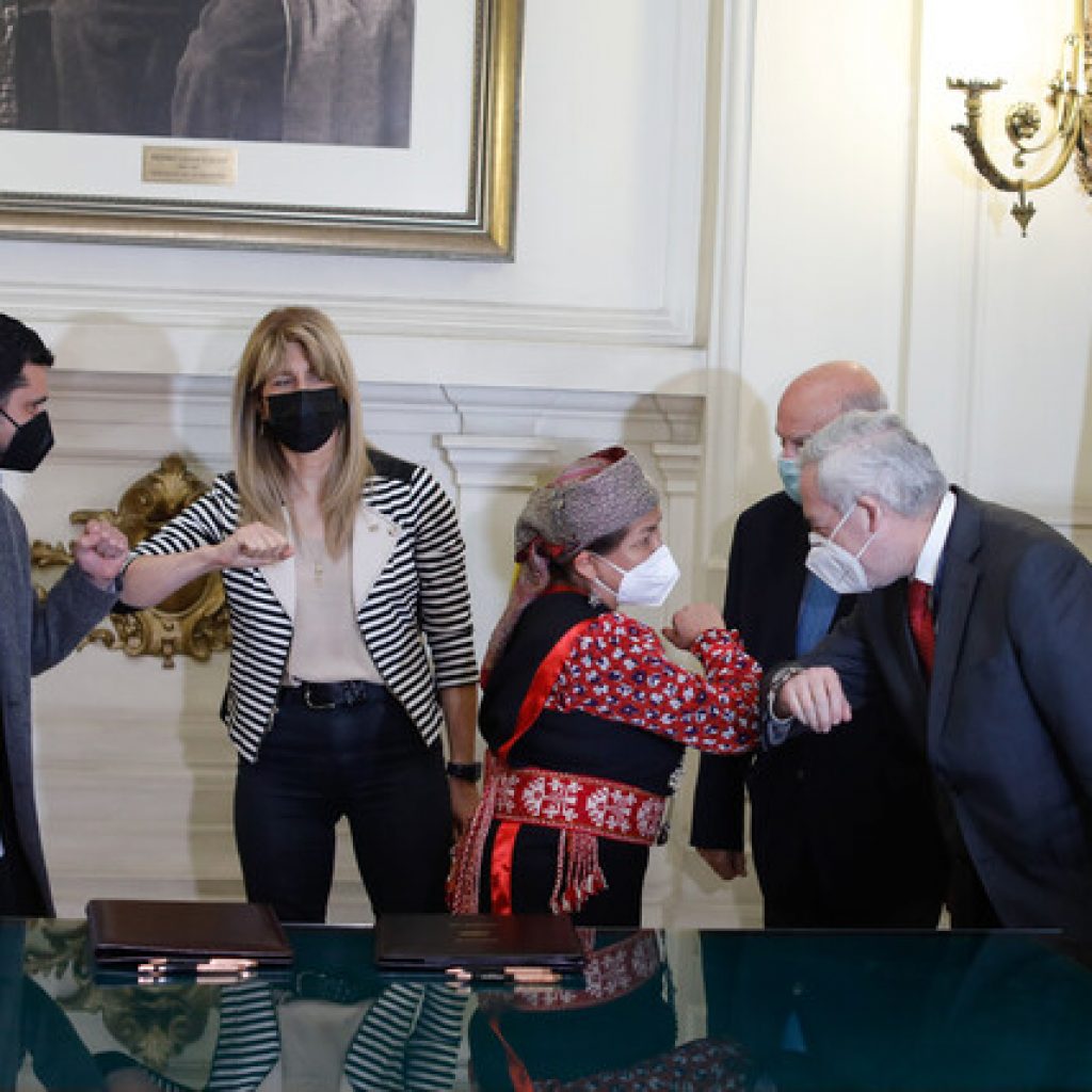 Mesa Senado suscribe convenio de colaboración con la Convención Constitucional