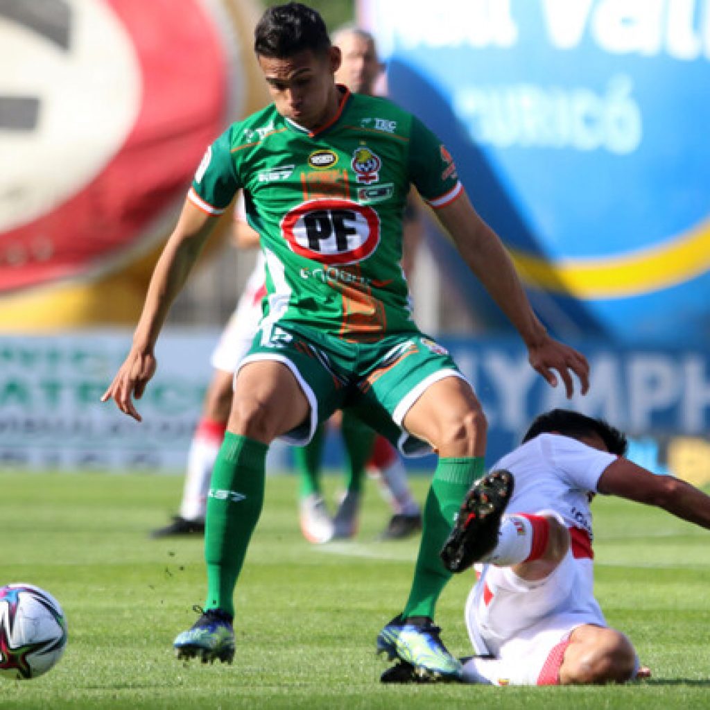 Curicó Unido derrotó en la agonía a Cobresal y sale del descenso