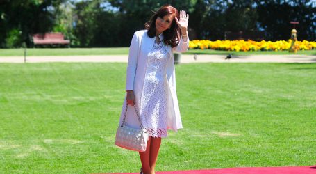 Cristina Fernández acusa a la prensa de “blindar” al expresidente Macri