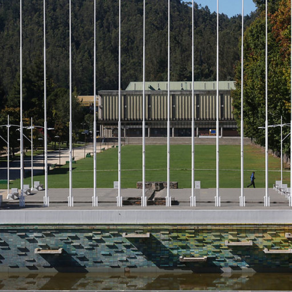 Dos vehículos quemados dejó ataque incendiario en la UdeC