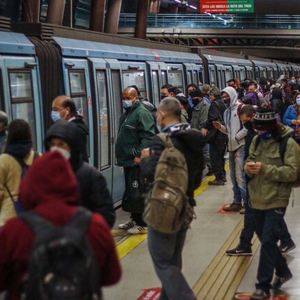 Desalojan y cierran estación Vicente Valdés por artefacto sospechoso