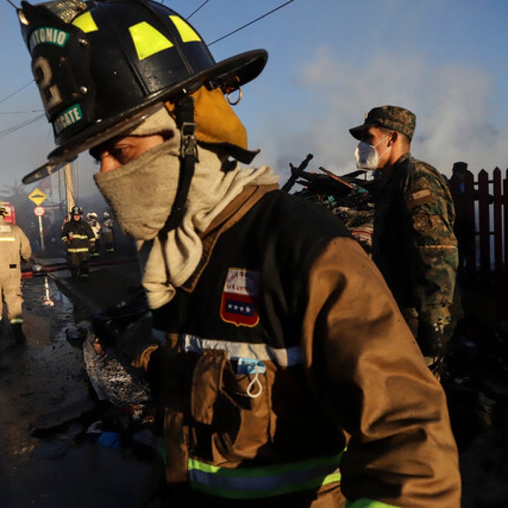 Incendio afectó a 26 locales comerciales en la comuna de San Antonio