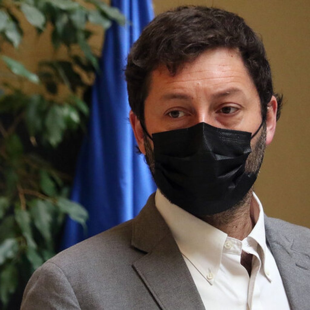 Coloma emplazó a la oposición por proyecto que facilita instalación de portones