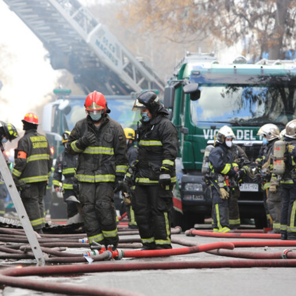 Incendio en Renca deja una personas fallecida y 3 viviendas afectadas