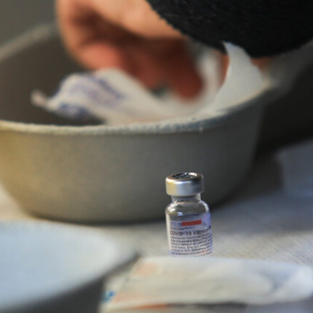 Perú arranca este viernes vacunación con tercera dosis del personal sanitario