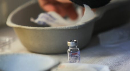 Perú arranca este viernes vacunación con tercera dosis del personal sanitario