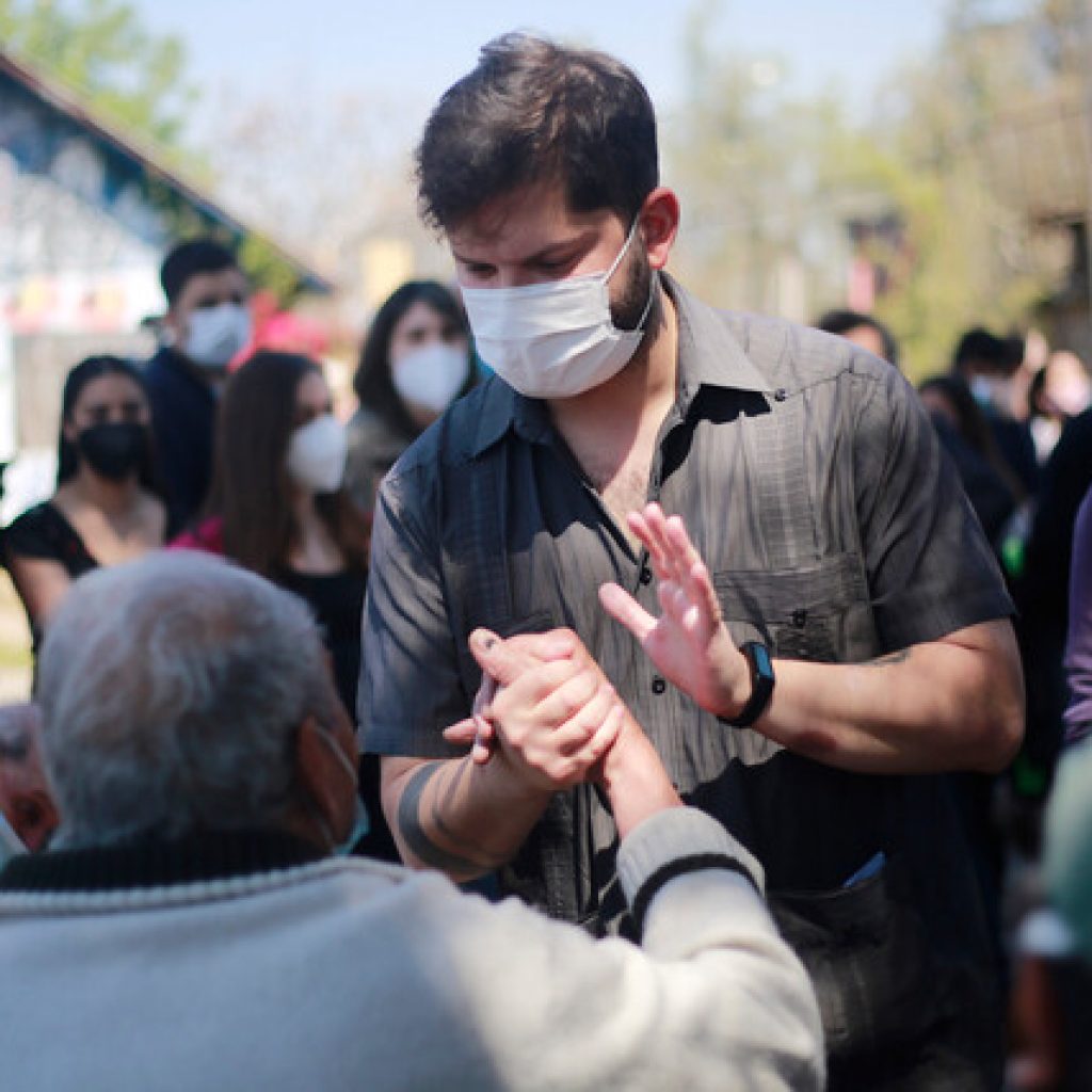 Cadem: Boric sigue liderando la carrera presidencial y Kast pasa a segundo lugar