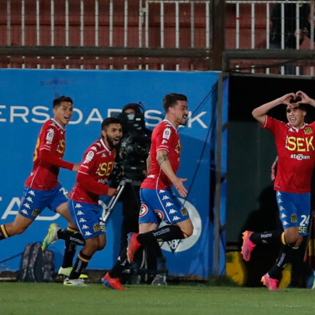 Gabriel Norambuena firmó su primer contrato profesional con Unión Española