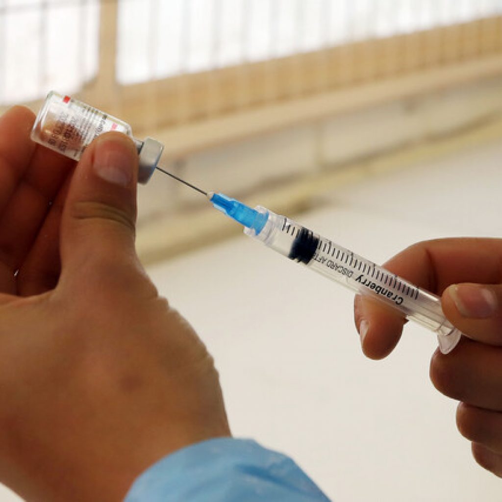 Japón anuncia planes para inocular una tercera dosis a partir de diciembre