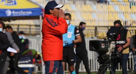 Valencia confirmó que Larrivey será citado para el duelo con Curicó Unido