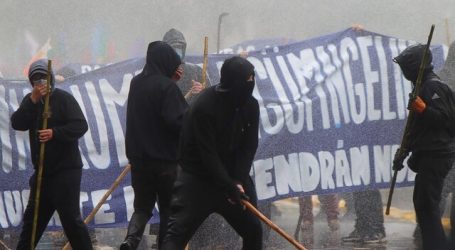 Incidentes se registran en Plaza Italia en marcha por la resistencia mapuche