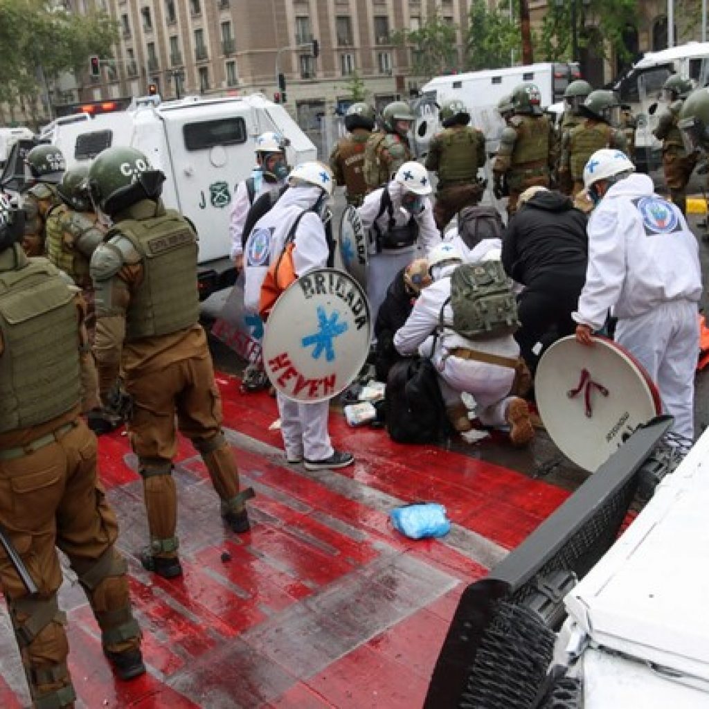 Marcha en Santiago deja una persona herida y 9 detenidos por desórdenes