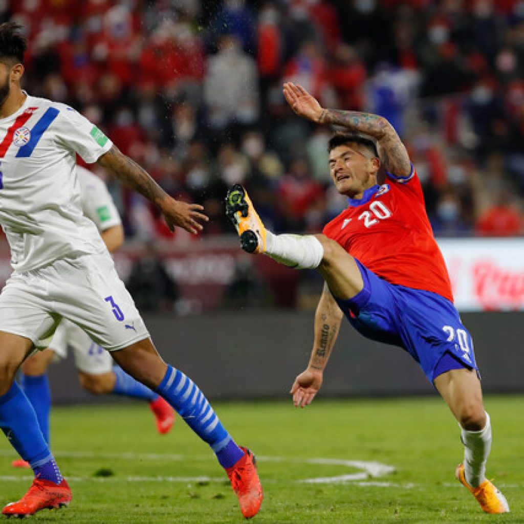 Charles Aránguiz será baja en la 'Roja' para los cruces con Paraguay y Ecuador