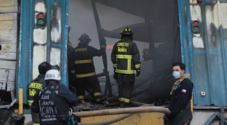 Una trabajadora murió en grave incendio de fábrica en Macul