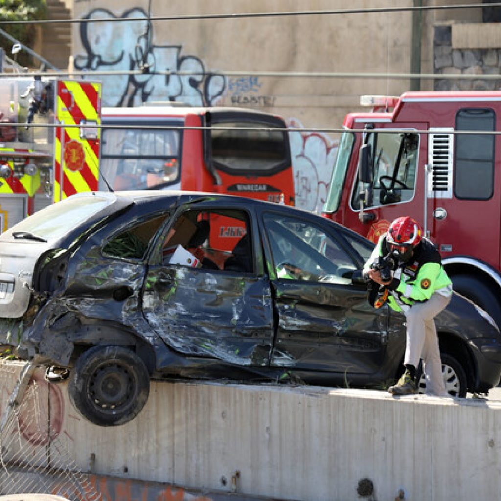Una persona lesionada deja caída de camión a rieles del Metro de Valparaíso