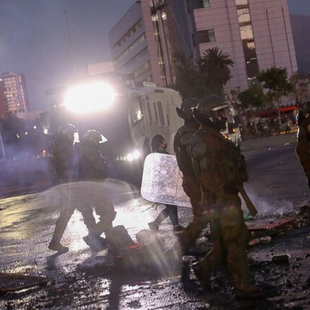 Nuevas protestas en Plaza Baquedano dejaron tres personas detenidas