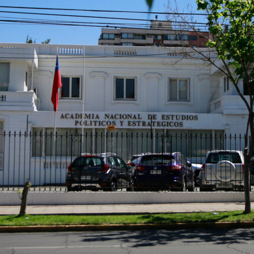 Investigan explosión que afectó a la ANEPE en Providencia