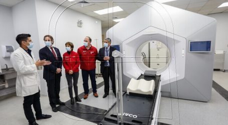 Autoridades visitan instalaciones de Acelerador Lineal del Hospital de Valdivia