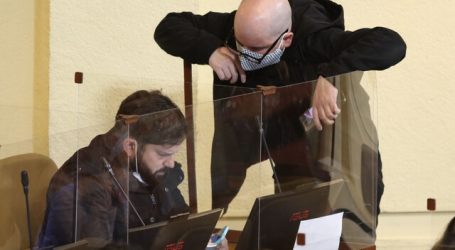 Boric envía carta a Anatel pidiendo implementar sistema anti fake news en debate