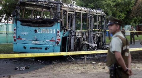 2 buses del Transantiago fueron quemados por manifestantes en Villa Francia