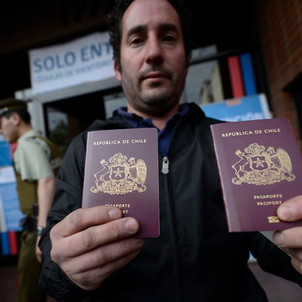 Precios de los pasaportes chilenos bajarán a la mitad