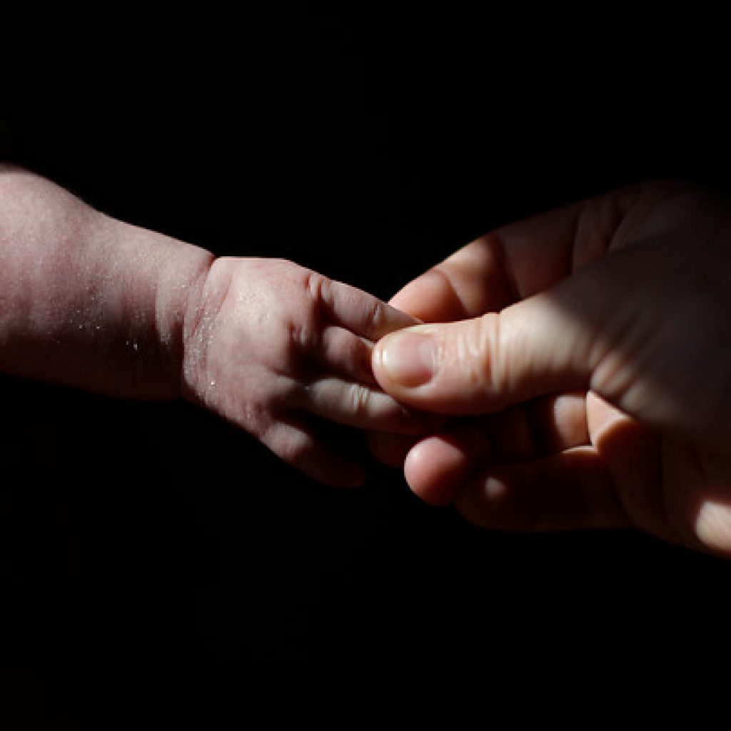 Dictadura secuestró y entregó en adopción ilegal a Suecia a cientos de niños