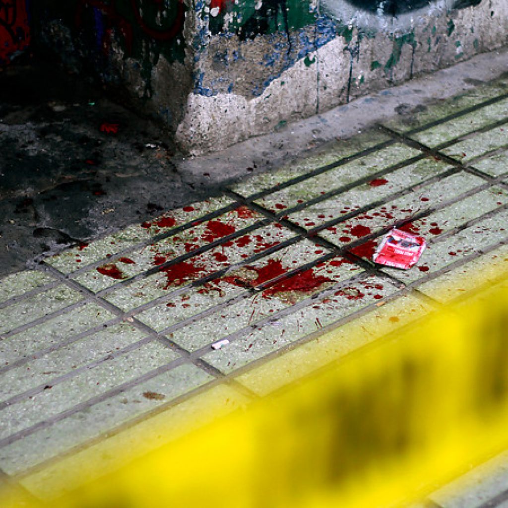 Hombre muere apuñalado en el cuello por su pareja en Maipú