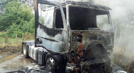 Collipulli: Encapuchados armados quemaron un camión en la Ruta 5 Sur