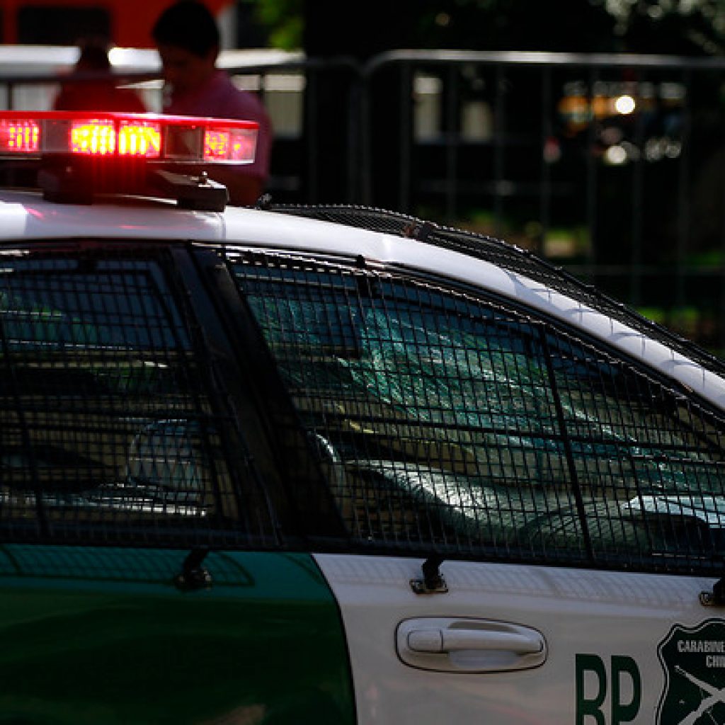 Encuentran a dos mujeres muertas al interior de un automóvil en Santiago centro