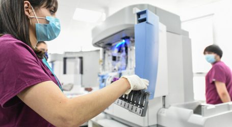 Reino Unido rebaja ligeramente sus nuevos contagios y fallecidos diarios