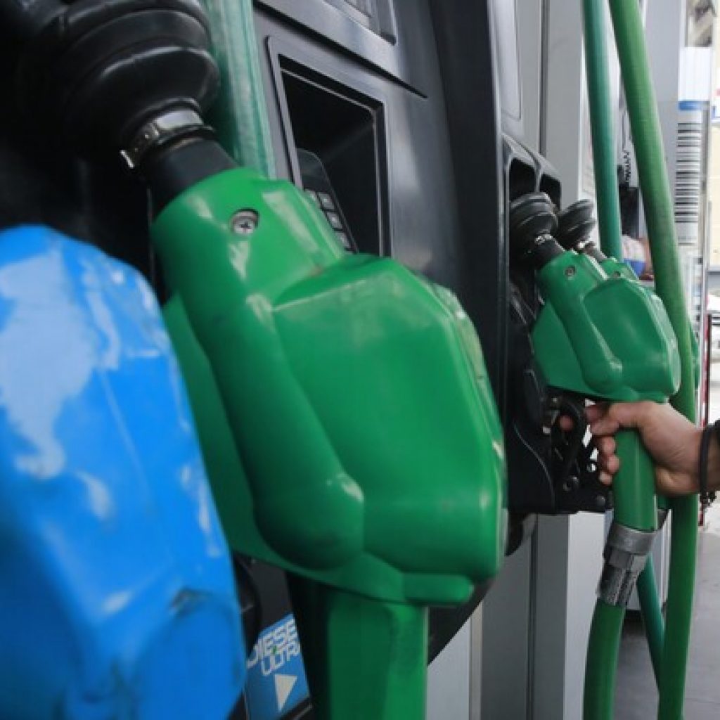 Alza de bencinas: Piden congelar precios en Aysén, Chiloé y Palena