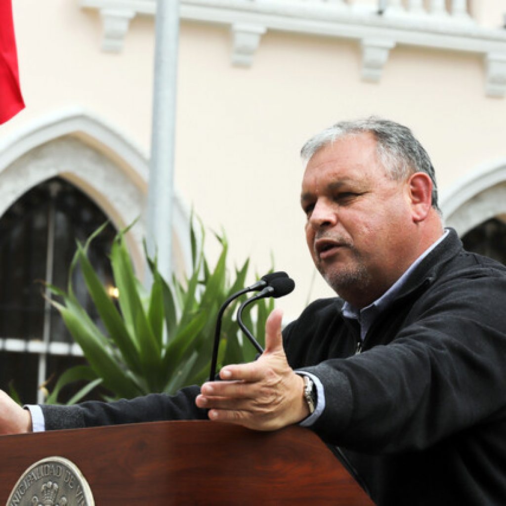 Mundaca anunció mejoras laborales para trabajadores del Gobierno Regional