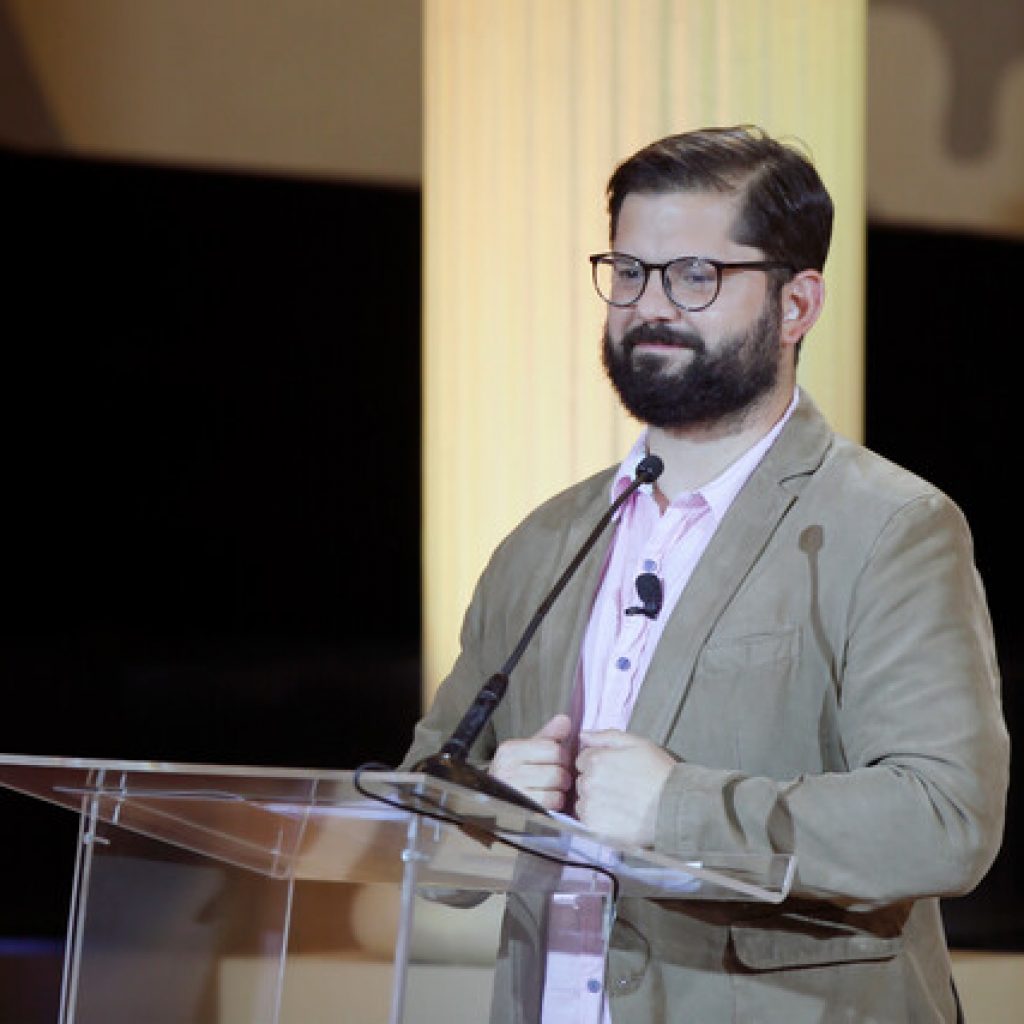 Minsal instruye investigación por supuesta filtración de datos de Gabriel Boric