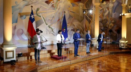 Candidatos presidenciales cruzaron posturas en debate en la U. de Chile