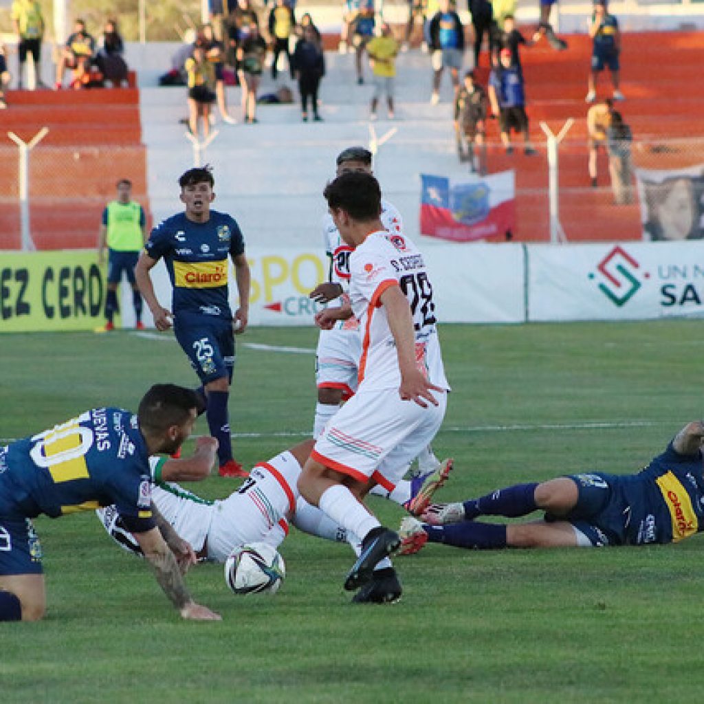 Everton vuelve a zona de Copa Sudamericana tras rescatar empate ante Cobresal