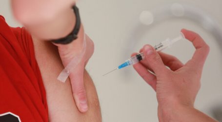 Autoridades llaman a mayores de 45 años a vacunarse con dosis de refuerzo