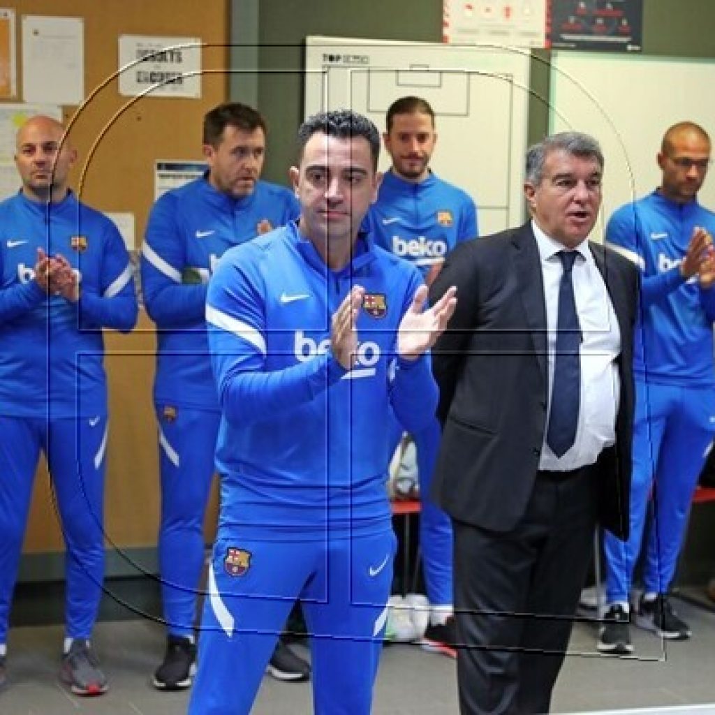 Xavi se estrena en Barcelona con discurso y un entrenamiento en familia