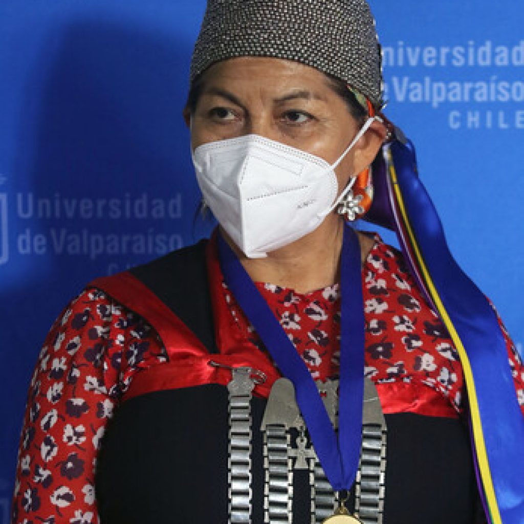 Elisa Loncon recibió medalla Universidad de Valparaíso