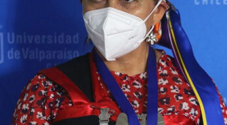 Elisa Loncon recibió medalla Universidad de Valparaíso