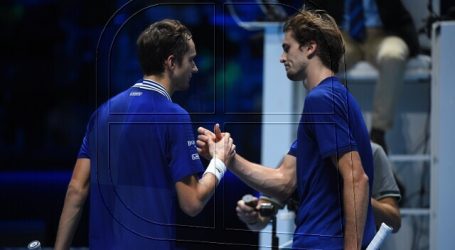 Finales de la ATP: Medvedev se acerca a semifinales con un triunfo ante Zverev
