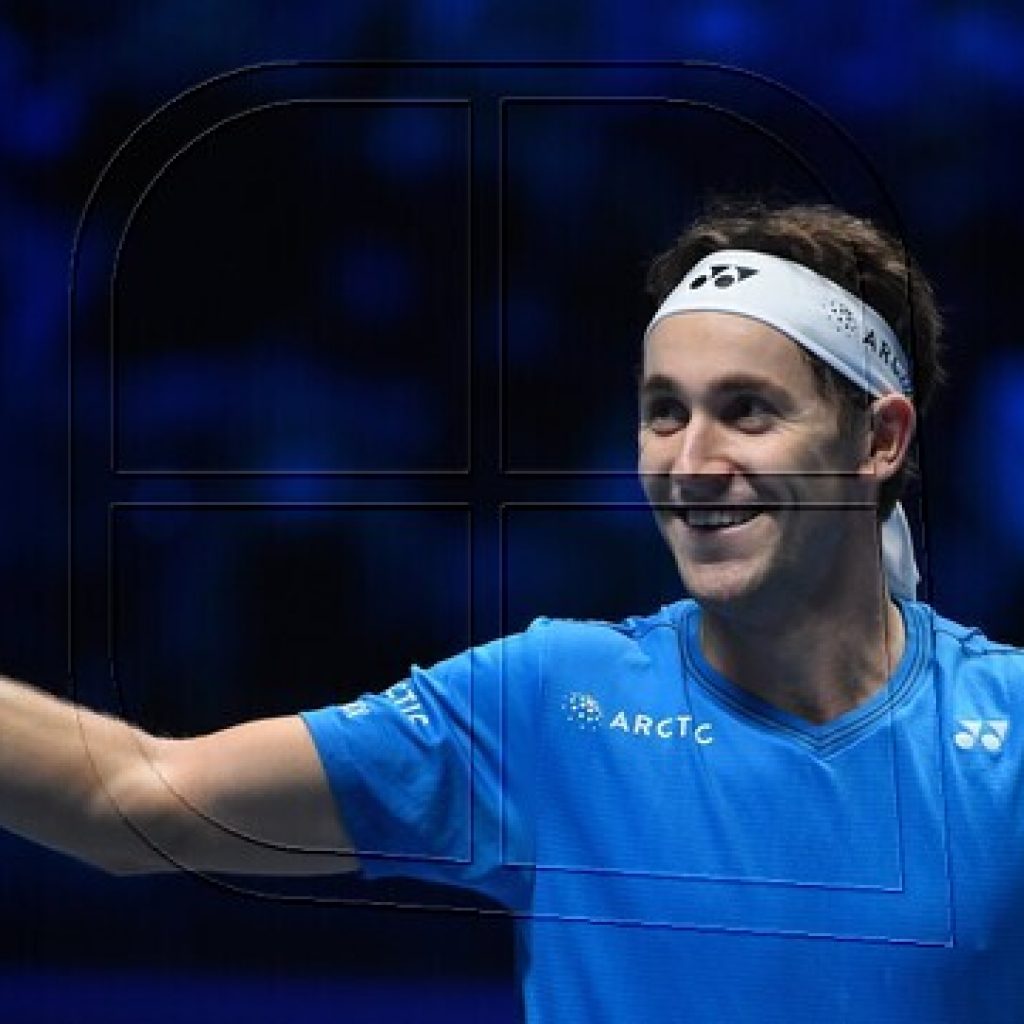 Tenis: Casper Ruud avanzó a las semifinales de las Finales de la ATP